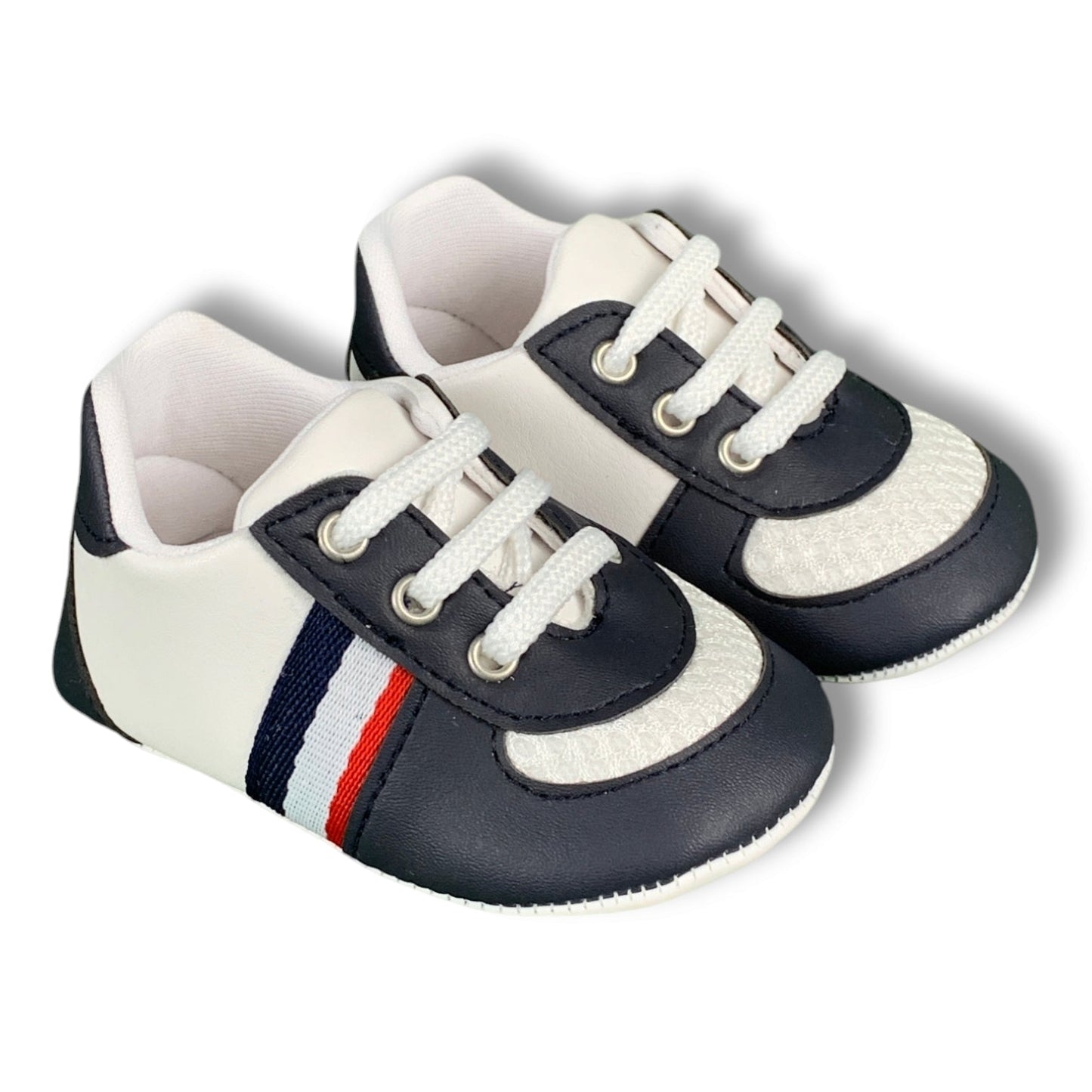 FALSE Item Type: Shoes
Color Family: Navy Blue
Ideal For: Boys
Type: Sport