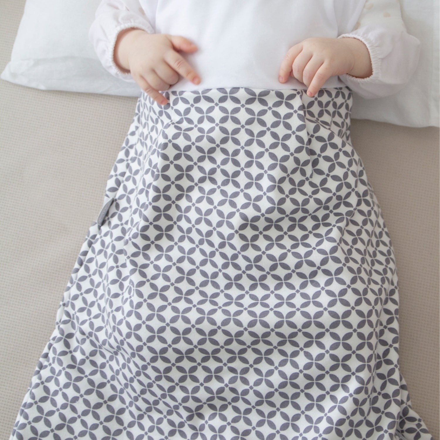 Baby Sleeping Bag-Bag, catbabygear, Comfort, Comfortable, Easy, Grey, Off-White, Safe, Sleep, Swaddle, Warm, Warmth, White, Wrap-Babyjem-[Too Twee]-[Tootwee]-[baby]-[newborn]-[clothes]-[essentials]-[toys]-[Lebanon]